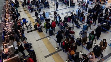 La joven fue detenida en el hall del aeropuerto de Ezeiza. 