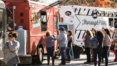 Los food trucks estarán ubicados en la costanera del lago Correntoso. Foto: La Angostura Digital. 