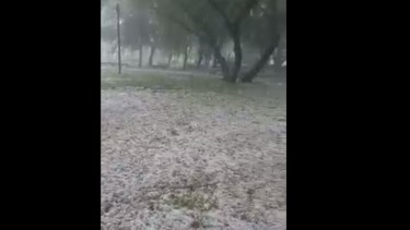 Intensa caída de granizo y lluvia en Neuquén y el sur de Cipolletti