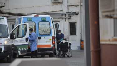 La víctima llegó derivada desde el hospital Natalio Burd de Centenario. Foto archivo.