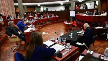 Hubo diputados que faltaron y se terminó imponiendo el proyecto a favor de minería. (Foto: www.elchubut.com.ar.) 