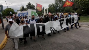 Nutrida marcha en Neuquén en rechazo del acuerdo con el Fondo Monetario