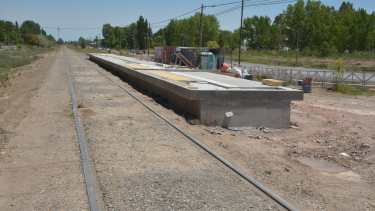 El municipio buscará habilitar la parada de trenes en el aeropuerto (foto Yamil Regules)