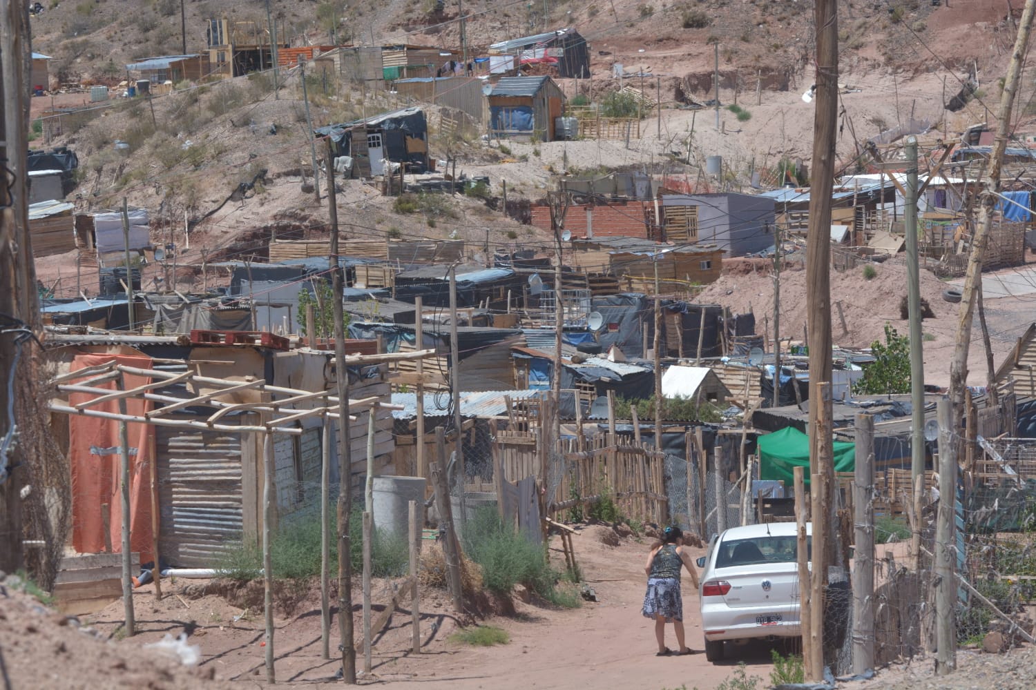 La toma Casimiro Gómez, en autovía norte, un enclave de más de dos años (foto Yamil Regules)