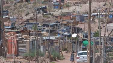 La toma Casimiro Gómez, en autovía norte, un enclave de más de dos años (foto Yamil Regules)