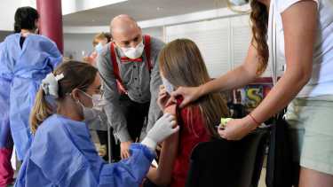 La cuarta dosis de la vacuna contra el coronavirus será para ciertos grupos (Foto Archivo Florencia Salto).-