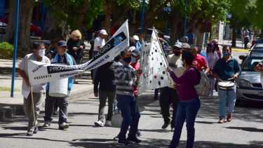 Un reciente reclamo en Roca por la zona Austral. Foto: César Izza.