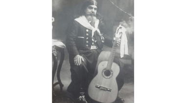 En la Revista Caras y Caretas señalaron que  el cabello largo de Regino Velázquez "es el resultado de una promesa a la Virgen de Luján por haberlo hecho ganadero y que ha viajado a Buenos Aires en peregrinación para demostrarle a la aquella que ha cumplido".  