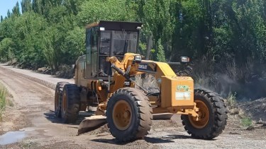 Iniciaron un programa para reparar las calles rurales de Huergo