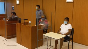 Formulan cargos a dos sospechosos de un crimen y otro está en terapia intensiva, en Roca