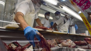Matambre, vacío y tapa de asado son los cortes que tienen precios rebajados en Roca. Fotos César Izza.