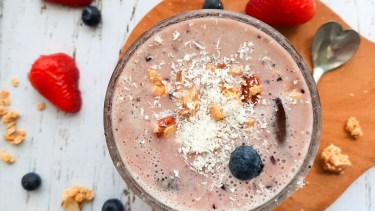 Smoothie de frutos rojos y coco facilísimo