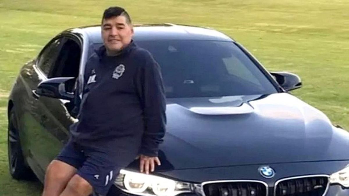 Uno de los BMW que perteneció a Maradona fue parte de la subasta, pero no hubo ofertas.