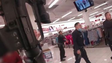 La adolescente estaba escondida en un cambiador cuando sufrió el disparo. (Gentileza).-