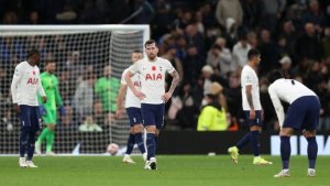 Tottenham no se presentó a un partido por casos de coronavirus y la UEFA lo eliminó