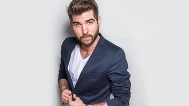 Juampi González llega a Neuquén con su show de stand up.