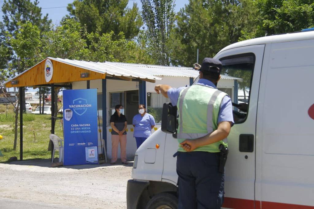 El fin de semana, se montó un operativo par vacunar en las rutas de Neuquén. (Foto: gentileza)