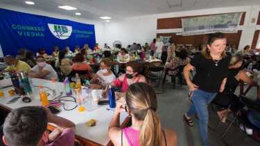 El Congreso Extraordinario se inició pasadas las 14.30, debido a demoras en la llegada de integrantes de las seccionales, por el corte de ruta en Chelforó y Chimpay por los incendios. Foto: Pablo Leguizamon.