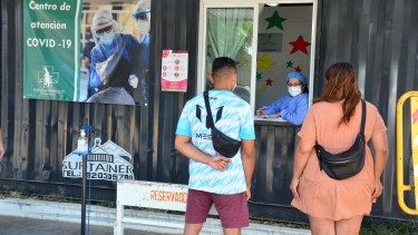 Durante esta jornada hubo otra gran cantidad de personas que se fueron a hisopar. Foto: Marcelo Ochoa