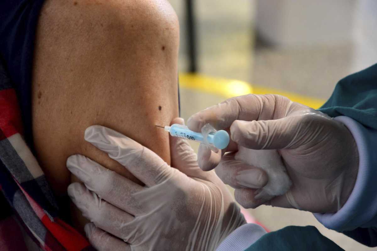 El ministro dijo que la medida “es una estrategia para que la gente que no se vacunó se acerque a darse esa primera dosis". Foto: Marcelo Ochoa (archivo)