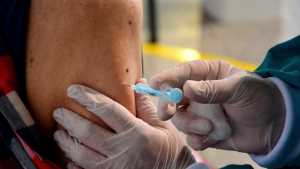Vacunan con primeras, segundas y dosis de refuerzo en niños y adolescentes en Regina
