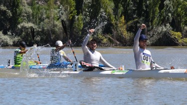 PInta y Lucero celebran tras el arribo a San Javier. Foto: Jorge Tanos.