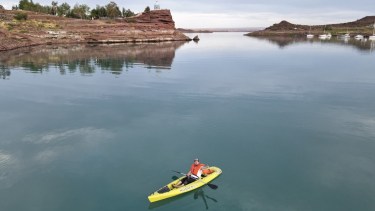 Salir a remar en el lago Ramos Mexía, es un placer que llena de paz. Foto gentileza: Omar Moya.