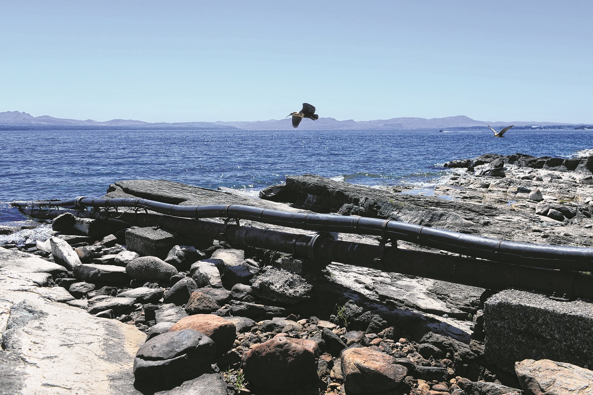 Aguas Rionegrinas recupera la toma de agua del lago Nahuel Huapi. Imagen ilustrativa