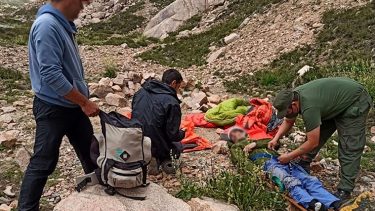 El andinista sufrió fractura de tobillo y lesiones en su muñeca izquierda. (Foto: Telam)