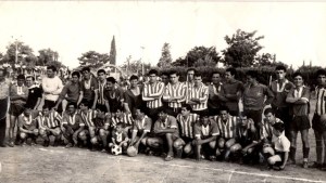 Estudiantes de La Plata y su viaje en tren a Río Negro, antes de ser multicampeón
