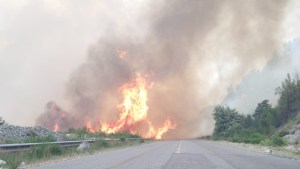 Incendios forestales: se habilita el tránsito en la ruta 40, al sur de Bariloche