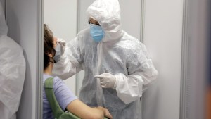 Qué es flurona, la doble infección que preocupa en Israel y registró cuatro casos en Brasil