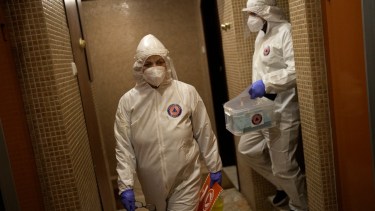 La variante ómicron hizo crecer vertiginosamente los contagios en Francia. 