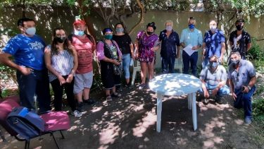 Vecinos de Nueva Esperanza firmaron el acta tras la mediación en la Defensoría del Pueblo de Neuquén (gentileza)