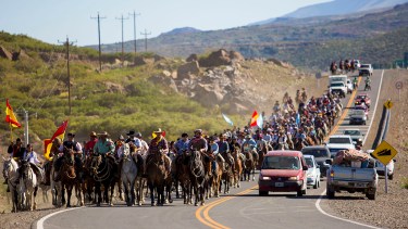 La cabalgata de San Sebastián, reúne cada año, desde hace siglos, a sus fieles. Fotos: Neuquén Tur.