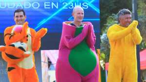 La banda solidaria se disfraza por un sueño en Villa Regina