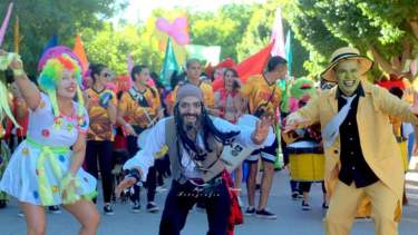 Todo el mundo a bailar en el cierre de un clásico, las 24 hs pedaleando por un sueño en Villa Regina, Alto Valle de río Negro.