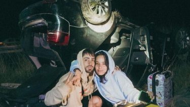 Aún en shock, la chica mostró los daños en redes sociales.-