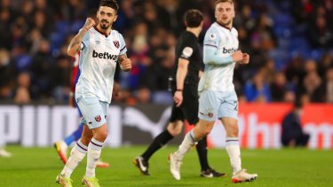 Lanzini la rompió en su primer partido del 2022. (Foto: AP)