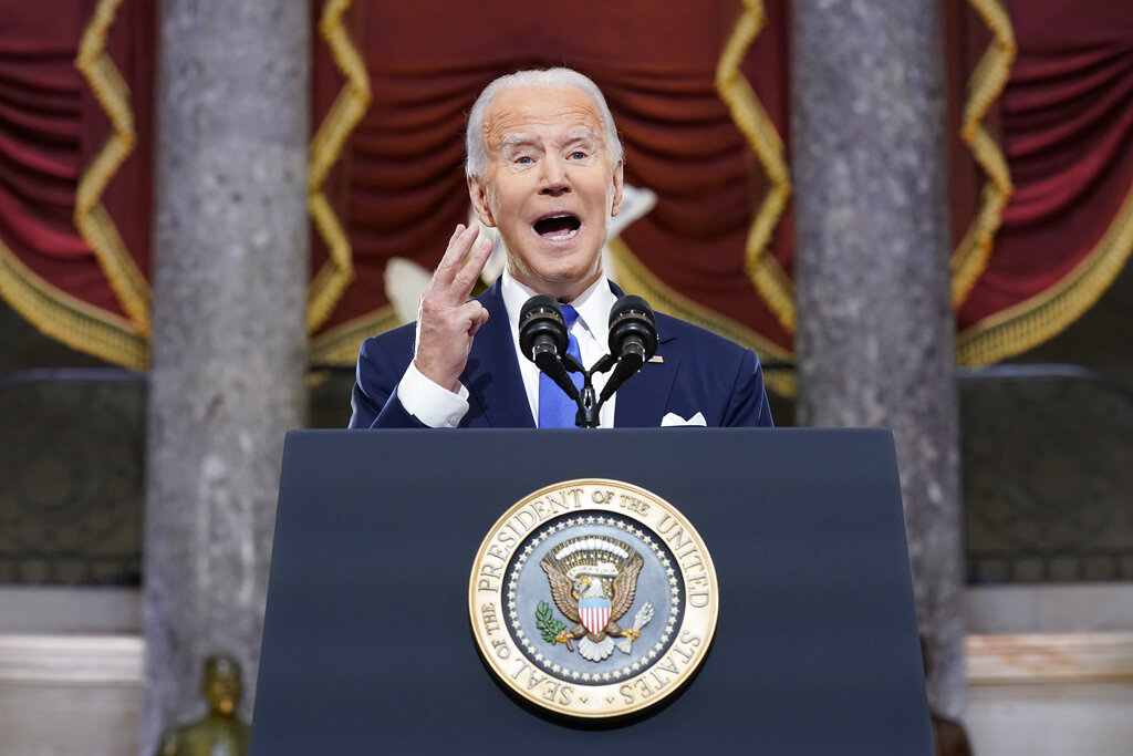 Biden fue muy duro con Donald Trump en el acto por el aniversario del ataque al Capitolio. (Foto: AP)