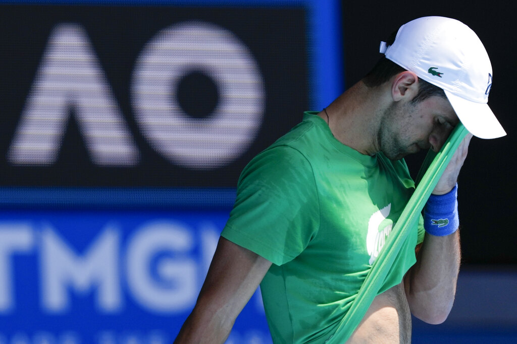 Novak Dojokovic, otra vez en problemas para jugar el Abierto de Australia. (Foto: AP)