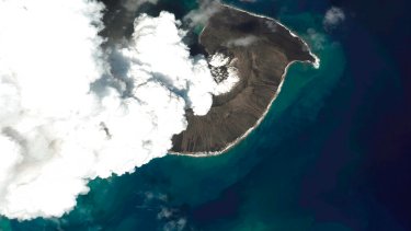 El volcán Hunga Tonga Hunga Ha’apai en imágenes satelitales de diciembre de 2021. (Satellite image ©2022 Maxar Technologies via AP)