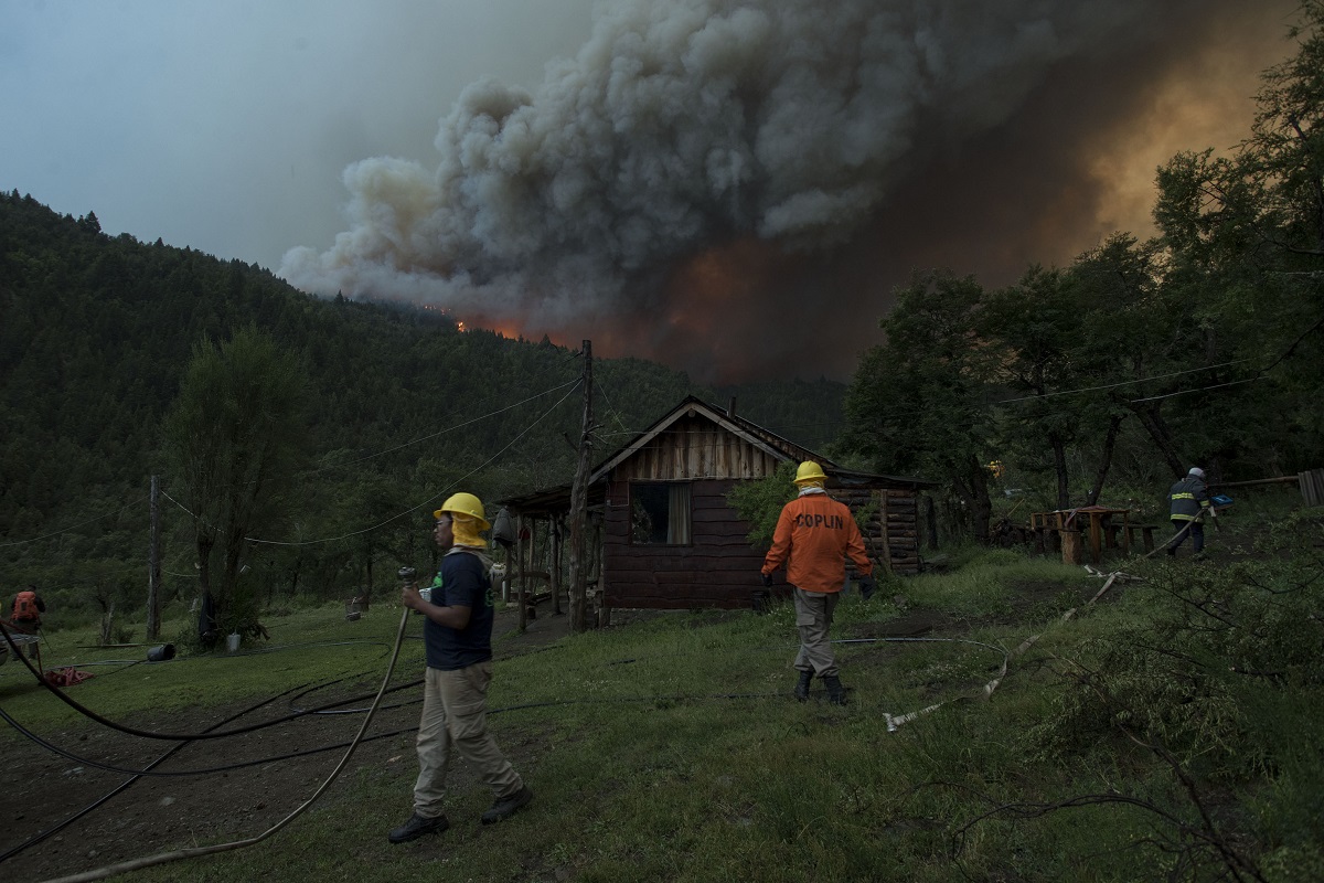El incendio al sur de Bariloche se inició el 7 de diciembre y antes de fin de año tuvo sus días más críticos. Archivo/Marcelo Martinez 