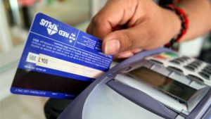 AFIP actualizó los montos de las compras con débito que deben informar los bancos