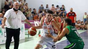 Ese Toro enamorado de la luna: Centro Español arrancó la Liga Federal con victoria