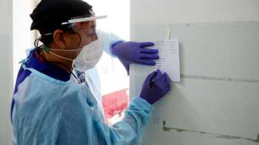 Analizan eliminar el aislamiento de contactos estrechos con esquema de vacunación completo