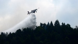 Cambia la estrategia para combatir el único foco del incendio al sur de Bariloche