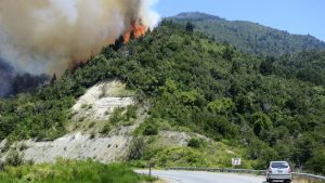 Cortan otra vez la ruta 40, entre Bariloche y El Bolsón, por los incendios forestales