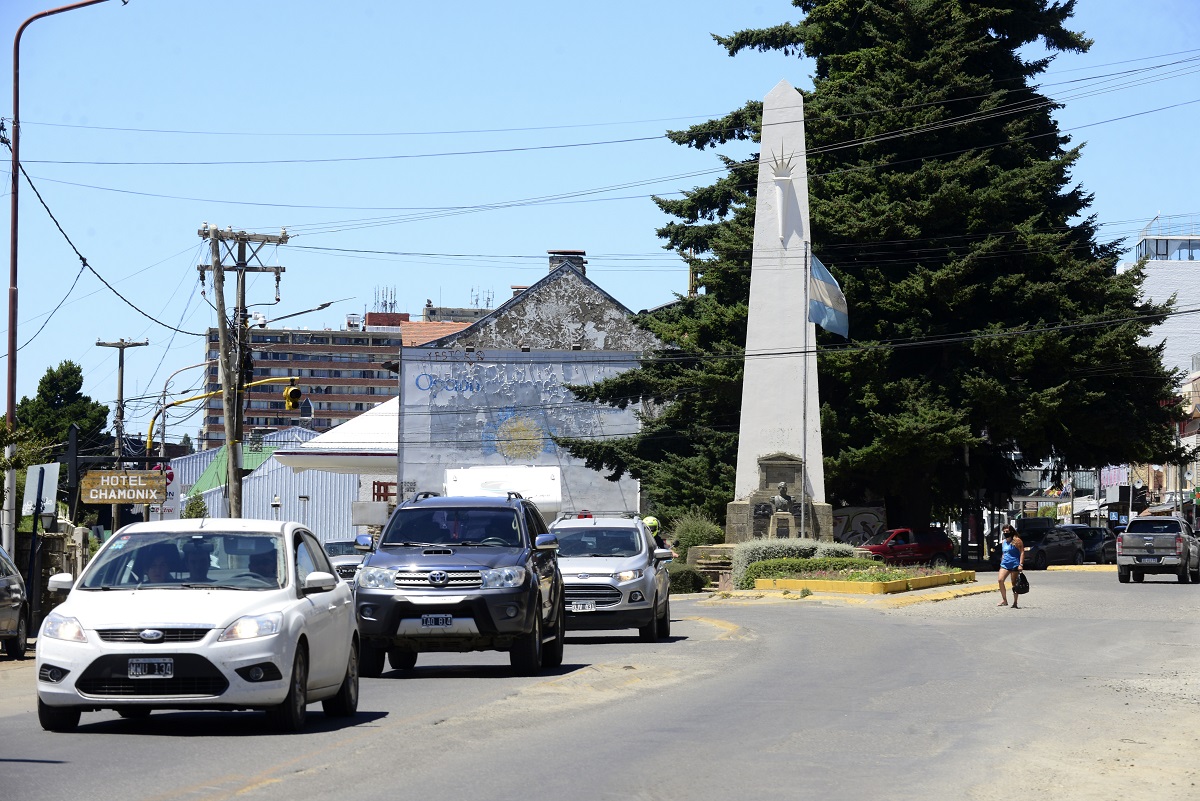 Las infracicones de tránsito en Bariloche pueden ser detectadas por inspectores o por el sistema de fotomultas y radares. Archivo