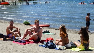 En Bariloche, la ola de calor se disfruta a pleno en las playas